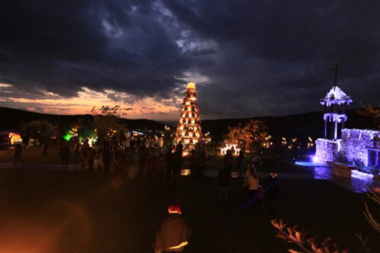 Arnaoon Christmas Village